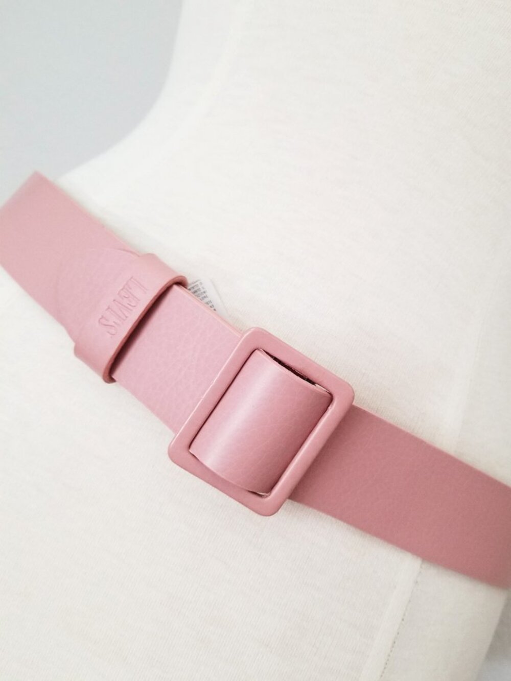 Levi’s Pink 100% Genuine Bovine Leather Belt Size 90/36 Made in Romania 1.5 Wide